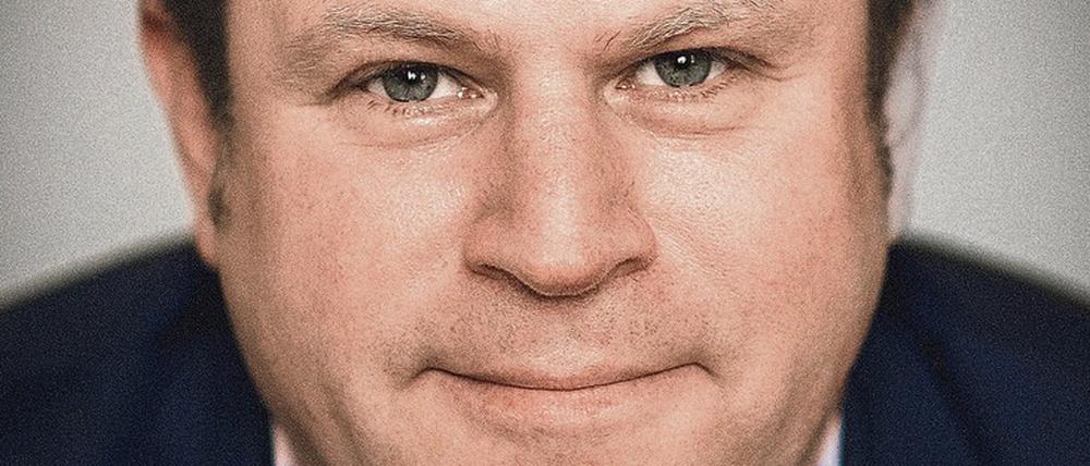 Georg Heil leitet seit Mai das RBB-Politikmagazin „Kontraste“. Zuvor hat er unter anderem für den Rechercheverbund von WDR, NDR und „SZ“ sowie das „Spiegel TV-Magazin“ gearbeitet