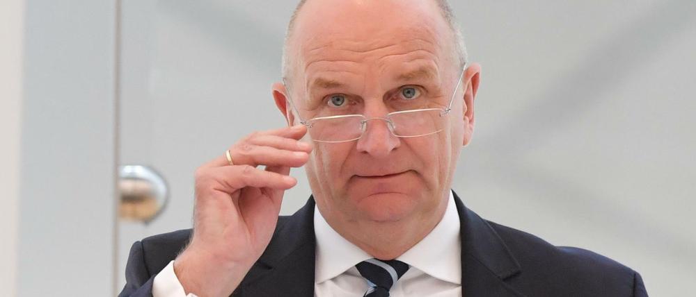 Dietmar Woidke (SPD), Ministerpräsident von Brandenburg, 2019 bei einer Kabinettssitzung in der Stadt Forst in der Niederlausitz in der Nähe des Kohlereviers.