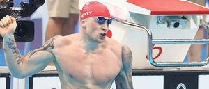 Muskeln aus Stahl. Adam Peaty arbeitet nicht nur viel im Becken, sondern auch im Kraftraum. Über die 100 Meter Brust ist der 26 Jahre alte Mann aus Uttoxeter seit sieben Jahren ungeschlagen. In dieser Zeit verbesserte er die Weltrekorde immer wieder, wurde insgesamt achtmal Weltmeister und nun zum zweiten Mal Olympiasieger. Foto: Djurica/Reuters