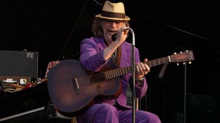 Helge Schneider beim Strandkorb Open Air – hier in der Brita Arena Wiesbaden.