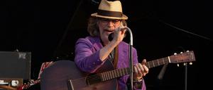 Helge Schneider beim Strandkorb Open Air – hier in der Brita Arena Wiesbaden.