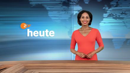 Bei der Premiere war das Kleid von Jana Pareigis noch rot, in der Premiere am Dienstag dann königsblau.