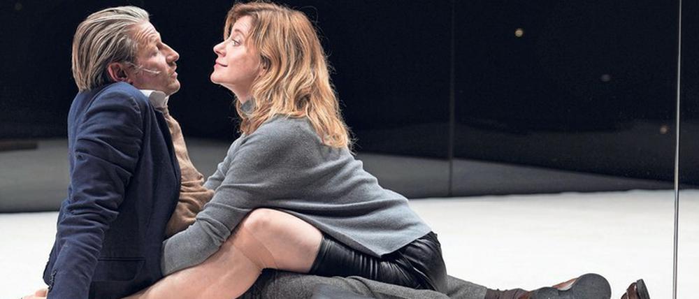 Sie will, er nicht. Caroline Peters und Christoph Gawenda in der Eröffnungsszene der „Yerma“ von Simon Stone.