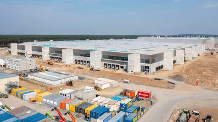 Die Baustelle der Tesla-Gigafabrik in Grünheide Ende Juli 2021.