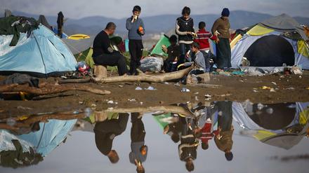 Geflüchtete bei Idomeni an der Grenze zwischen Griechenland und Mazedonien 2016 (Archivbild).
