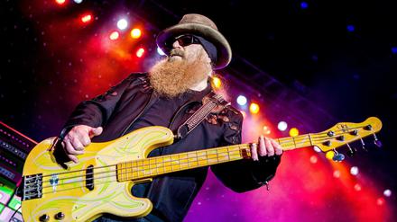 Dusty Hill bei einem Konzert von ZZ Top in Dänemark.