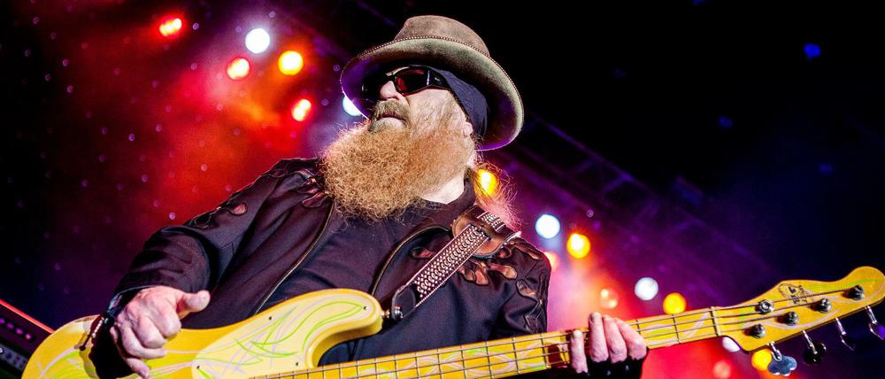 Dusty Hill bei einem Konzert von ZZ Top in Dänemark.