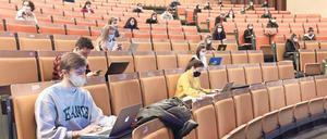 Frust in der Vorlesung. Junge Menschen werden in der freien Ausbildung ihrer Interessen beschnitten, sagt Wendy Shaw.