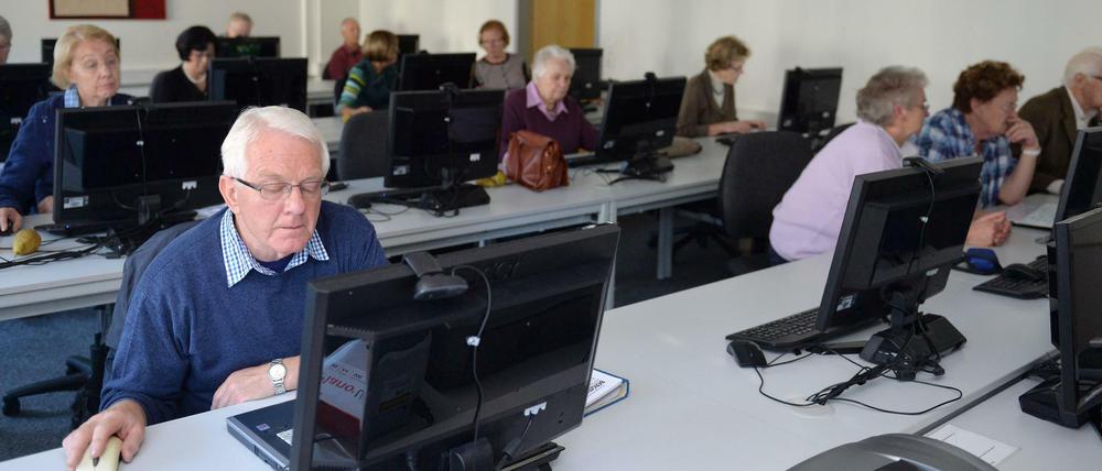Lebenslanges Lernen zur besseren Teilhabe: Dazu gehören auch Computerkurse für Ältere. 