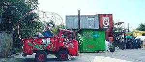 Wilde Waste: Vor den Toren zum Disko Babel Gelände. 