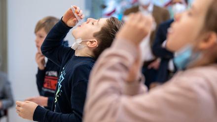 Mehr Tests, mehr Infektionen? Das RKI warnt vor parallelem Anstieg von Atemwegserkrankungen.