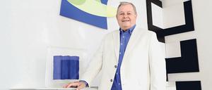 Siegfried Grauwinkel lebt mit der Kunst. Seine Zuhause prägen unter anderem Arbeiten von Dóra Maurer, Imre Kocsis und Helmut Dirnaichner.