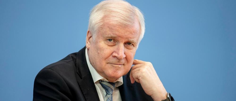 Bundesinnenminister Horst Seehofer hält an Abschiebungen nach Afghanistan fest.