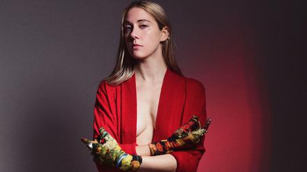 Glückskeks. Mackenzie Scott alias Torres singt auf ihrem fünften Album über die Liebe.