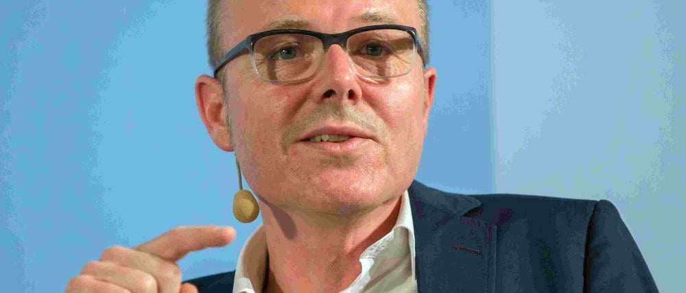 Der Verhaltensökonom Armin Falk geht Impfgegner scharf an.