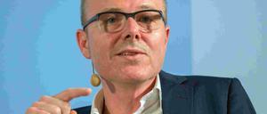 Der Verhaltensökonom Armin Falk geht Impfgegner scharf an.
