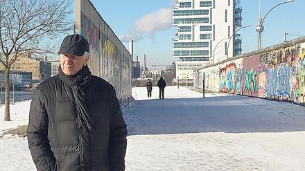 Der die Mauer überwinden musste. Armin Mueller-Stahl verließ die DDR, nachdem er gegen die Ausbürgerung von Wolf Biermann protestiert hatte. 
