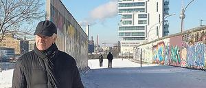 Der die Mauer überwinden musste. Armin Mueller-Stahl verließ die DDR, nachdem er gegen die Ausbürgerung von Wolf Biermann protestiert hatte. 