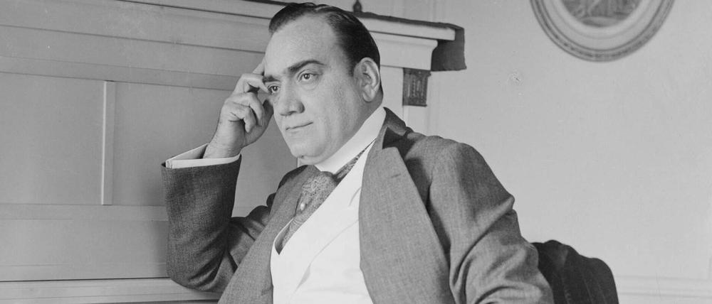 Enrico Caruso 1873-1921 in seinem Apartment in New York etwa 1915. 