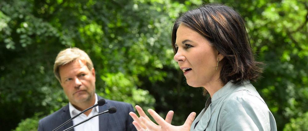 Robert Habeck und Annalena Baerbock stellten Dienstag ihre Sofortmaßnahmen für mehr Klimaschutz vor.