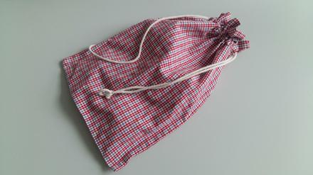 Fast immer mit dabei. Der Schuhbeutel unserer Autorin.