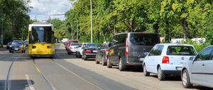 Das Grün auf der rechten Seite der Hohenschönhauser Straße soll weg. Dafür bekommt die Tram eine eigene Trasse.