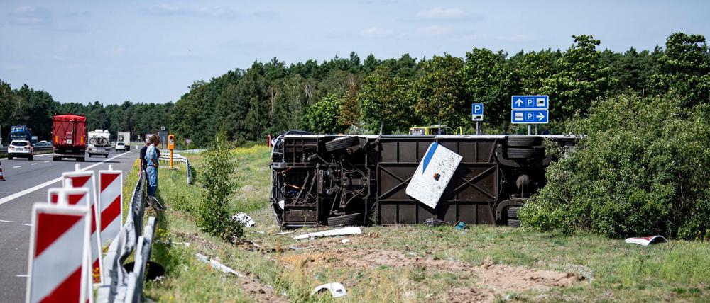 Mehrere Menschen wurden bei dem Unfall am Freitag verletzt.