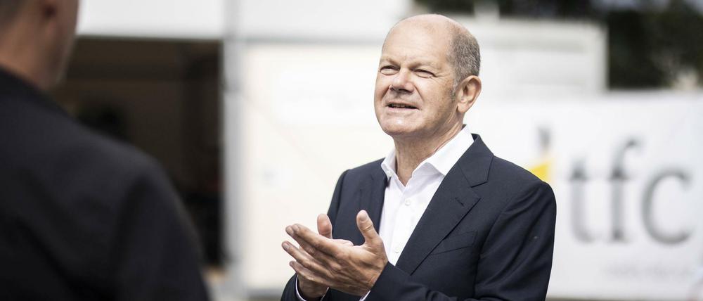 Hat gut lachen: SPD-Kanzlerkandidat liegt in der Gunst der Wähler in Umfragen weiter vorn.