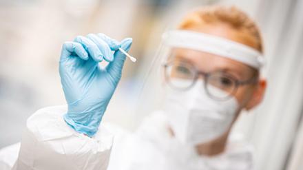 Wer nicht geimpft oder genesen ist, muss für die Rückkehr nach Deutschland einen Test machen.