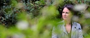 Annalena Baernbock zwischen Bäumen im Biesenthaler Becken.