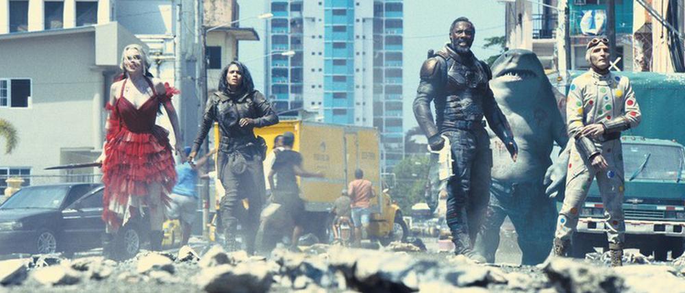 Superhelden ohne besondere Fähigkeiten: Harley Quinn (Margot Robbie), Ratcatcher (Daniela Melchior), Bloodsport (Idris Elba), King Shark und der Polka Dot Man (David Dastmalchian).