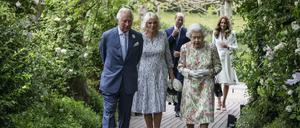 Eine nette Familie, die Windsors: Charles, Camilla William, die Queen und Kate (v. l.).