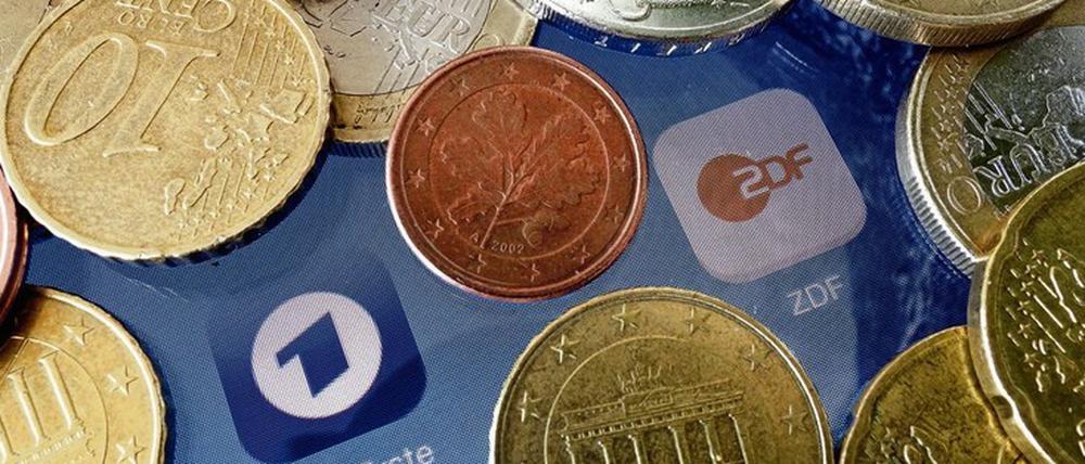 86 Cent mehr? Das Verfassungsgericht entscheidet am Donnerstag über die Höhe des Rundfunkbeitrages. Foto: dpa