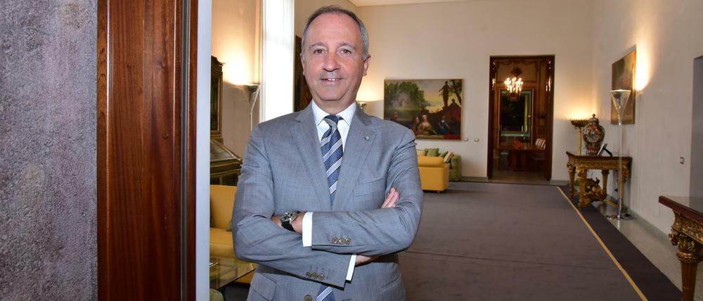 Venezianer mit Kunstverstand. Der italienische Botschafter Armando Varricchio erklärte den Gästen das Interieur des Palazzos im Tiergarten.