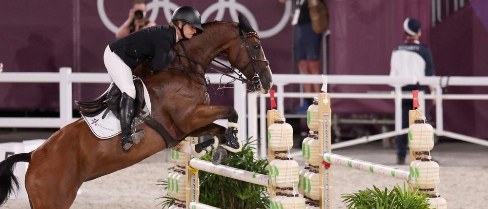 Julia Krajewski im Finale im Baji Koen Equestrian Park auf Amande in Aktion.