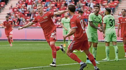 Mit Köpfchen. Timo Baumgartl (l.) nach seinem 2:1 für Union. 