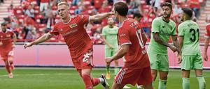 Mit Köpfchen. Timo Baumgartl (l.) nach seinem 2:1 für Union. 