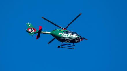 Bei der Suche nach dem Jungen setzte die Polizei in Stralsund auch einen Hubschrauber ein.