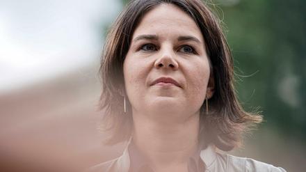 Annalena Baerbock kritisiert Laschet und Scholz für ihre Haltung in der Klimapoltik.