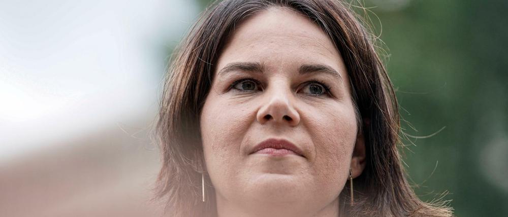 Annalena Baerbock kritisiert Laschet und Scholz für ihre Haltung in der Klimapoltik.