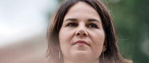 Annalena Baerbock kritisiert Laschet und Scholz für ihre Haltung in der Klimapoltik.