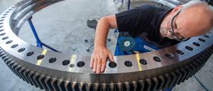 Corona-geplagte Unternehmen sollen offenbar bis Jahresende Kurzarbeitergeld anmelden können.