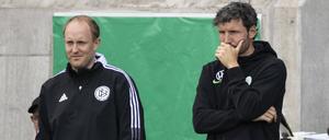 Nach seiner Pflichtspielpremiere droht Trainer Mark van Bommel eine Niederlage am grünen Tisch.