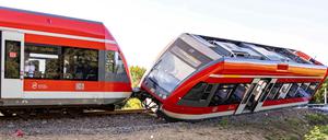 Ein verunfallter Zug auf der Bahnstrecke zwischen dem polnischen Stettin (Szczecin) und Tantow in Brandenburg. In Gert Loschütz' Roman "Besichtigung eines Unglücks" geht es um das schlimmste Zugunglück in Deutschland,bei dem am 22. Dezember 1939 mindestens 186 Menschen ums Leben kamen.