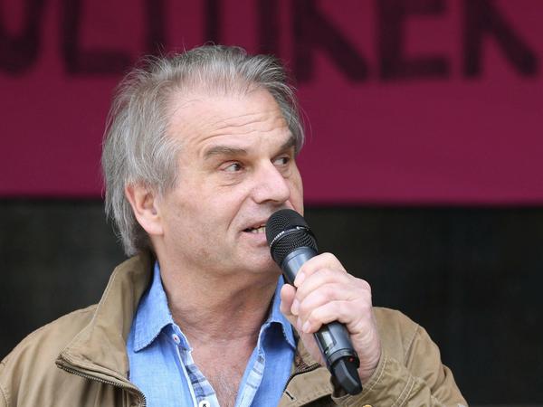 Reiner Fuellmich beschimpft Parteifreunde als "Schwachmaten".