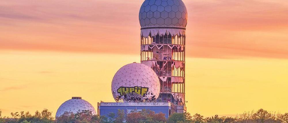 Kuppeln der Radome. Seit dem Abzug der Alliierten zerbröselt die einst gen Russland gerichtete Abhörstation in Grunewald. 