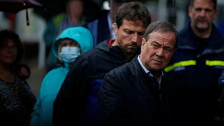 Die Flut lässt ihn nicht los: Armin Laschet (CDU) in Stolberg