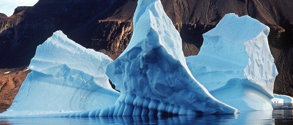 Die rasant steigenden Temperaturen in der Arktis beschleunigen auch die Eisschmelze.