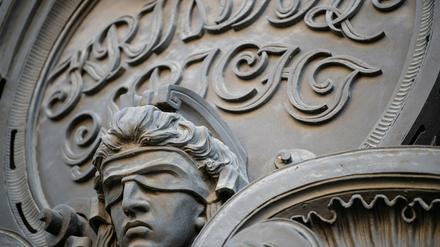 Der Eingang vom Kriminalgericht Moabit. 