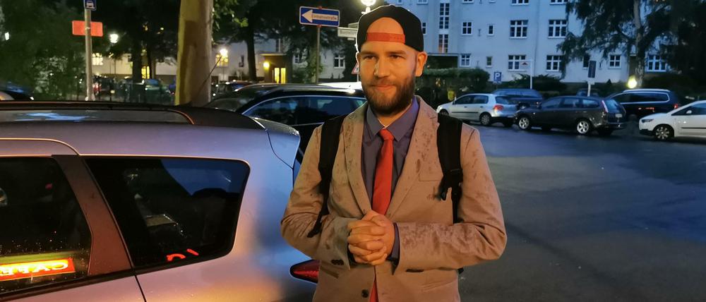 Erik Westmann ist Texter und Liedermacher und Kandidat von "Die Partei" im Ortsverband Steglitz-Zehlendorf.